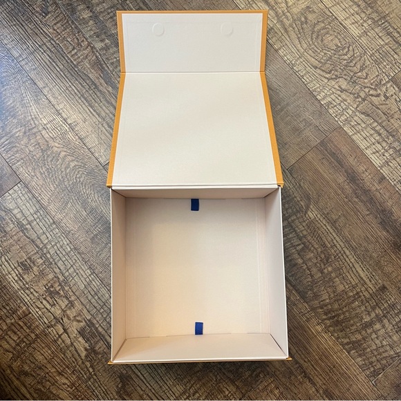 Louis Vuitton Signature Magnetic Closure Storage/Gift Box - Picture 6 of 11